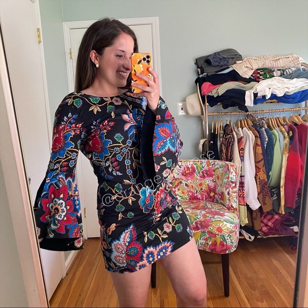 Alice + Olivia Black Paisley Long Flare Sleeve Mini Dress 2 - Picture 5 of 16